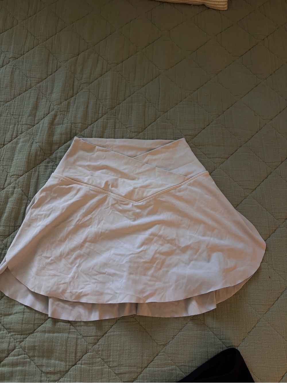 HALARA White Circle Skirt with V-Waistband